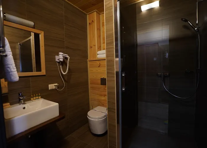 Ozero Lodge Nizhniy Studenyy